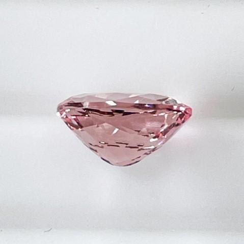 モルガナイト　オーバル　2.45ct　ルースの画像