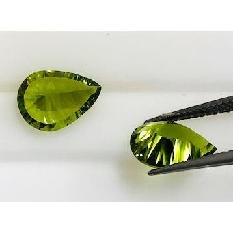 ペリドット　ペアシェイプ　ペアセット　2個合計　 5.13ct　ルースの画像