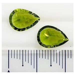 ペリドット　ペアシェイプ　ペアセット　2個合計　 5.13ct　ルースの画像
