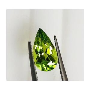 ペリドット　ペアシェイプカット　1.94ct　ルースの画像