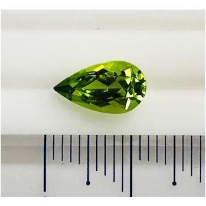 ペリドット　ペアシェイプカット　1.94ct　ルースの画像