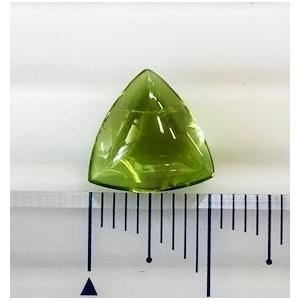 ペリドット　トリリアント　カボション　4.13ct　ルースの画像