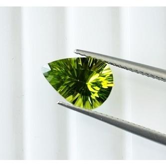 ペリドット ペアシェイプ 2.52ct : gem-ichinoseYahoo!店 - 通販