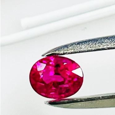 ルビー　オーバル　0.75ct　ルースの画像