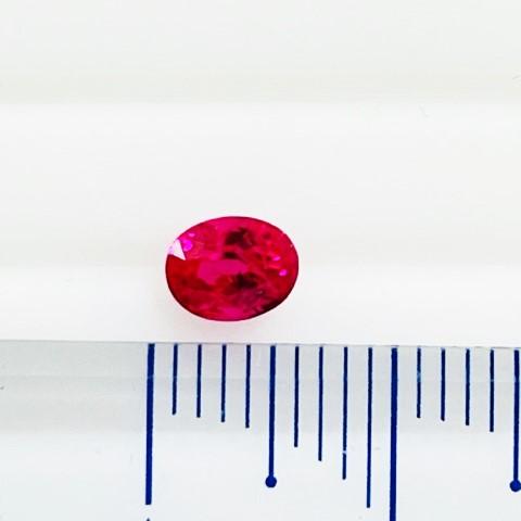 ルビー　オーバル　0.75ct　ルースの画像