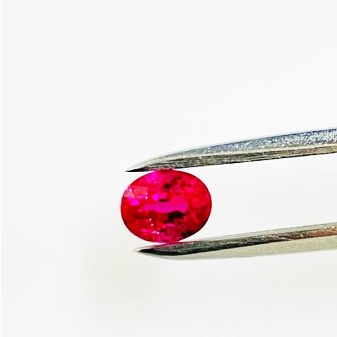 ルビー　オーバル　0.75ct　ルースの画像
