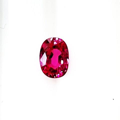 ルビー　オーバル　1.05ct　ミニ鑑別書付き　ルースの画像