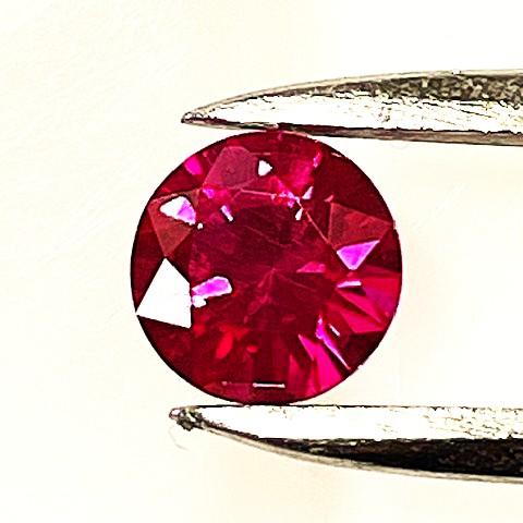 ルビー　ラウンドカット　5mm　0.53ct　ソーティング付き　ルースの画像