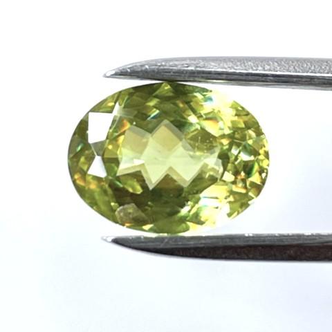 スフェーン　オーバル　2.70ct　ルースの画像