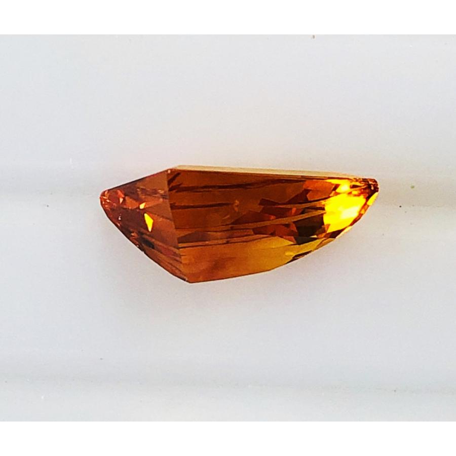 イエローサファイア　変型3.48ct　ルース　サファイヤの画像