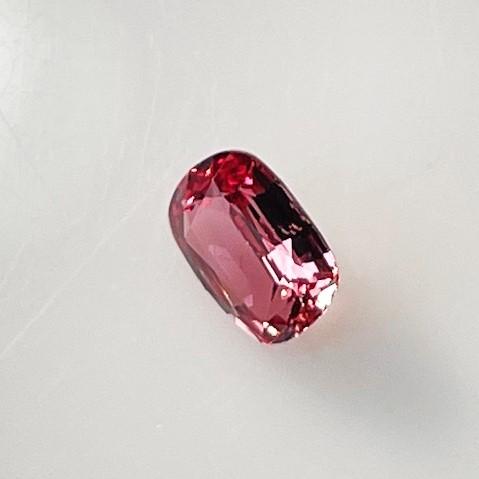 パパラチアサファイア　0.769ct　ルース　非加熱　DGL鑑別書付きの画像