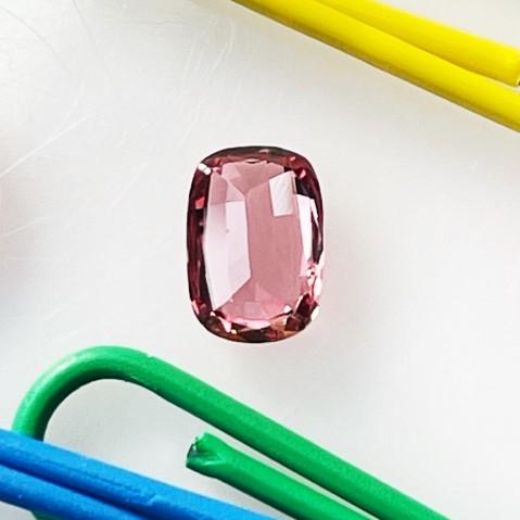 パパラチアサファイア　0.769ct　ルース　非加熱　DGL鑑別書付きの画像