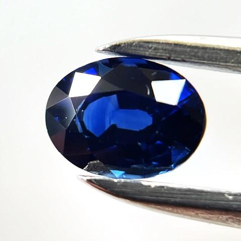 サファイア　オーバル　1.035ct　ロイヤルブルー　　ソーティング付きルースの画像