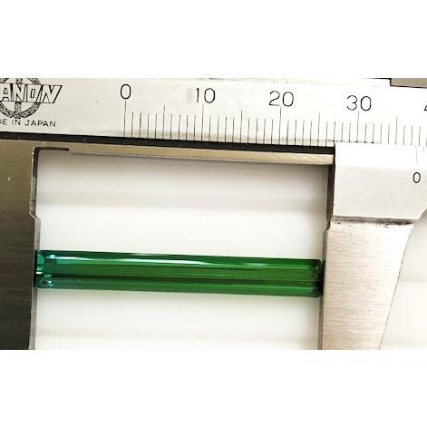 グリーントルマリン　縦長角　8.65ct　ルースの画像