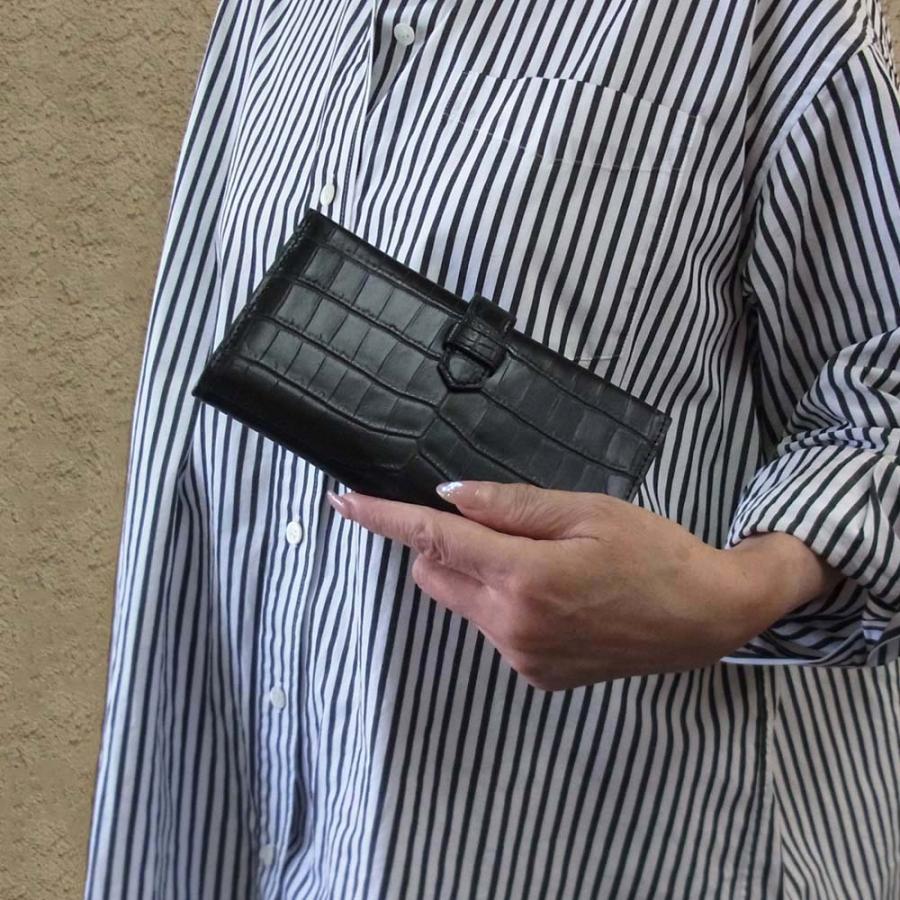 新品 マット ブラック 無双  クロコダイル  一枚革使用 二つ折り  長財布の画像