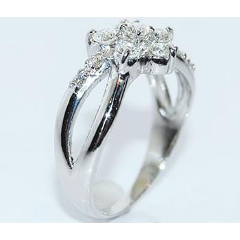 Ginger掲載商品 花をモチーフにした可愛いリングです 天然 指輪 リング プラチナ モチーフデザイン フラワー 花 ダイヤモンド 0 50ct レディースアクセサリー