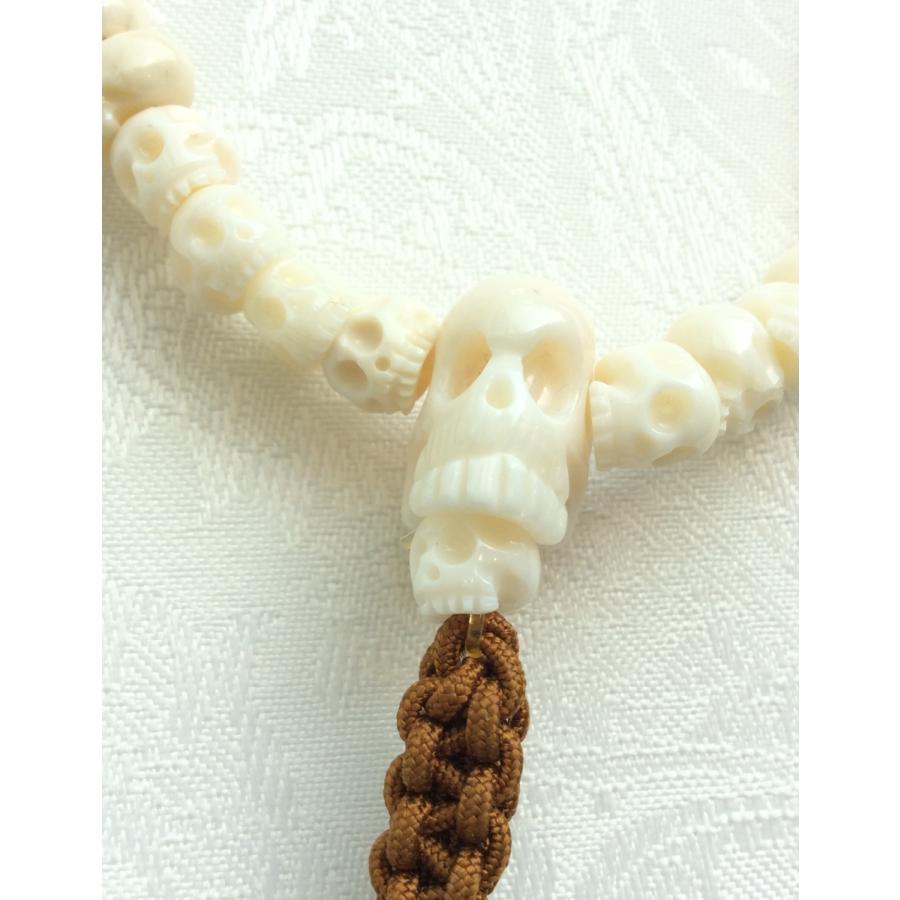 天然さんご 骸骨彫り念珠 正絹アミ紐房 魔除け お守り : ジュエリー