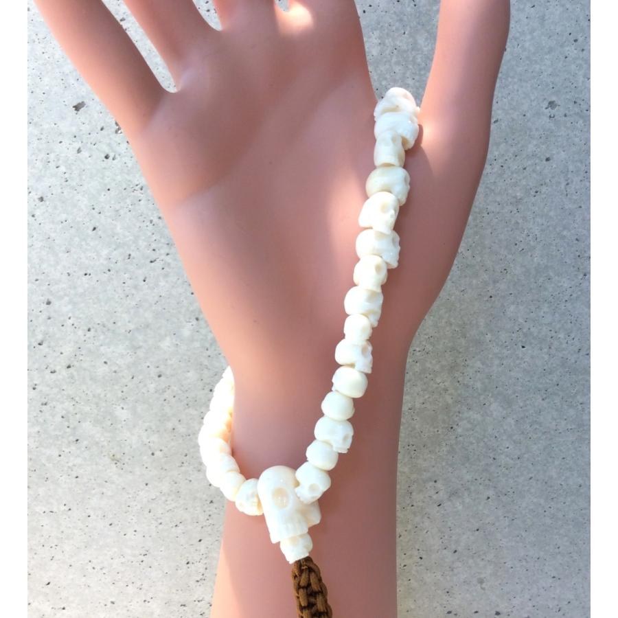 天然さんご 骸骨彫り念珠 正絹アミ紐房 魔除け お守り : ジュエリー