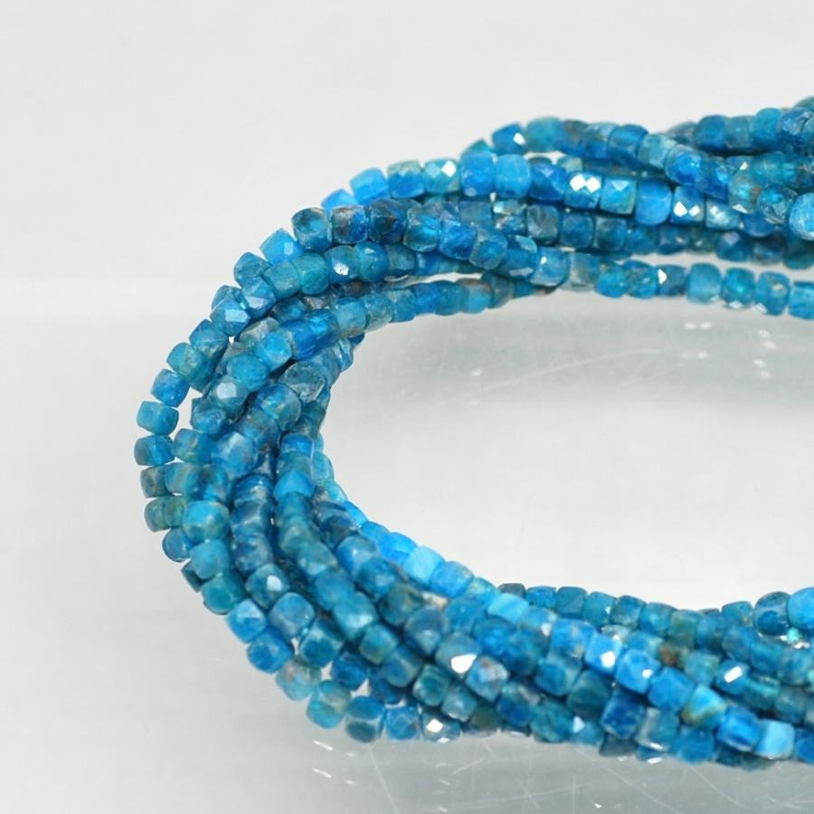 ネオンブルーアパタイト 一連ビーズ スクエアカット : ジェムストーン