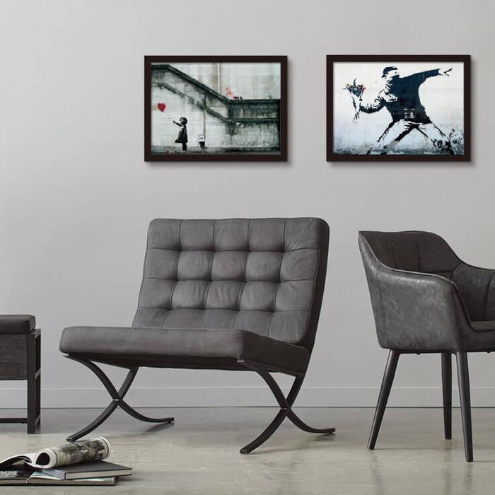 バンクシー Banksy インテリアアート Fower bomber 花束を投げる男 VS-1001BK-A2 フレームカラー：ブラック サイズ：A2 店舗 カフェ ラウンジ ロビー ホテル_2