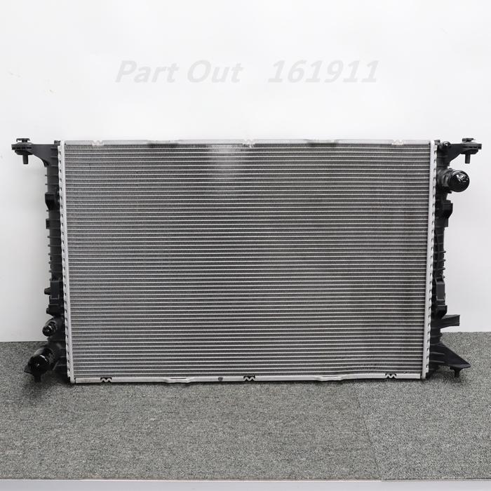 ④あーあ Audi（アウディ） [A-46] A8 4H D4 後期 ラジエーター 4H0121251B