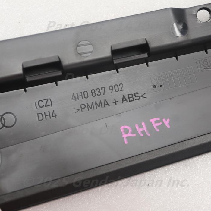 [A-47] S8 4H 後期 右フロントドア Bピラートリム 4H0837902B 5FQ グロスブラック アウディ D4 A8 4HCTFF 中古の画像