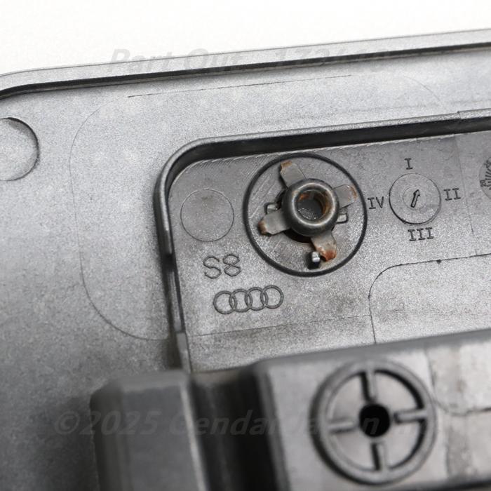 [A-47] S8 4H ナンバープレート 台座 ライセンスプレートブラケット 4H0807285BF 1RR アウディ D4 A8 4HCTFF 中古_5