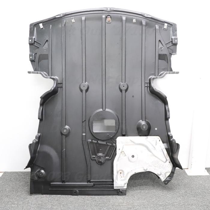 BMW [B-24] 320i E90 Mスポーツ エンジンアンダーカバー 51718047421