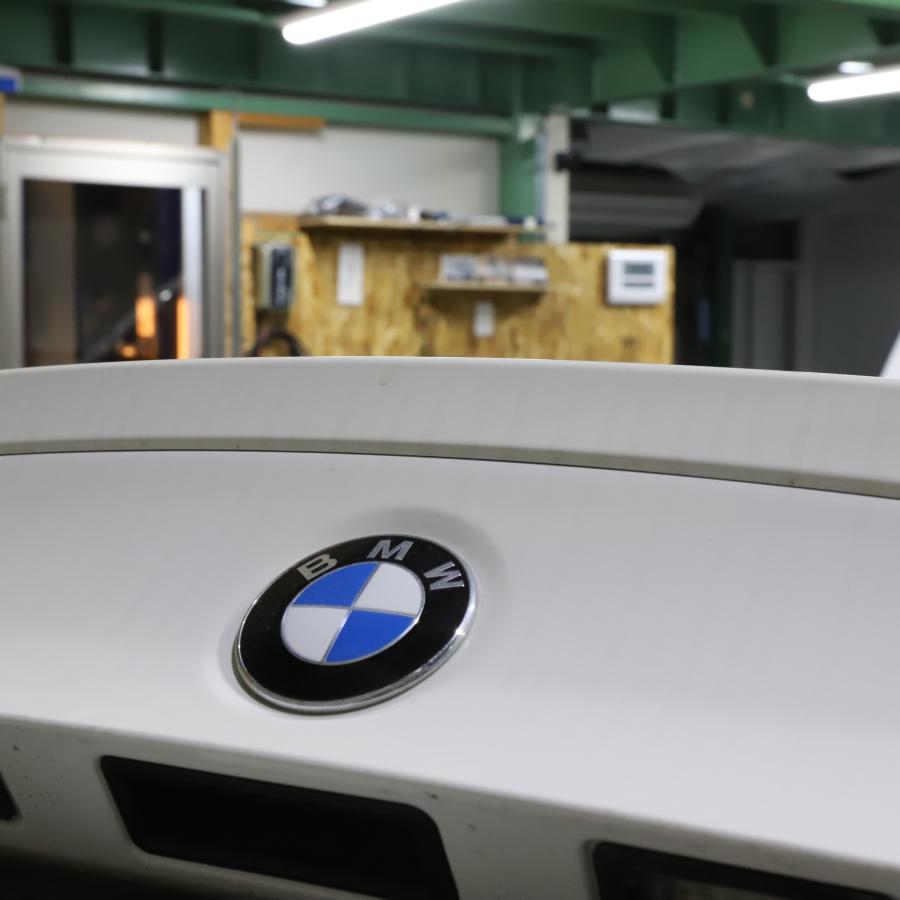 BMW [B-26] 320i E90 LCI 300 純正 トランクスポイラー リアスポイラー 
