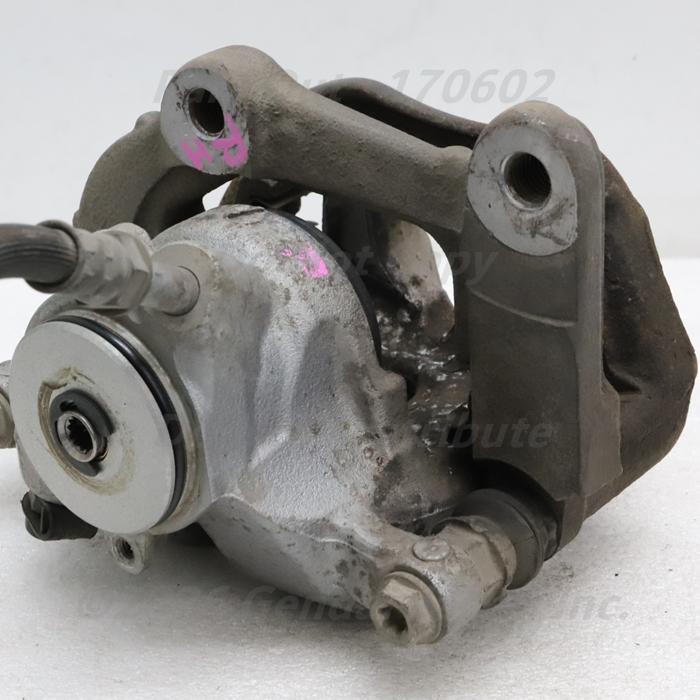 [B-28] G30 523D Mスポーツ 右リアキャリパー 34216870576 G32 G11 G12 G01 G31 JF20 BMW 中古の画像