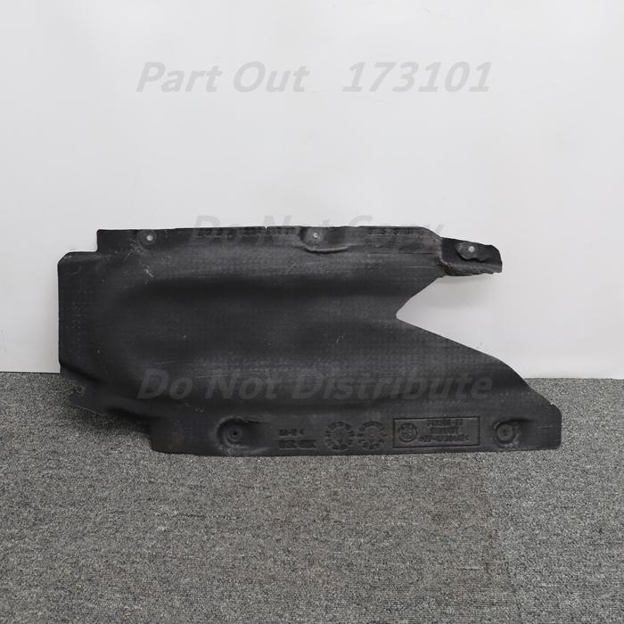  G31 Mスポーツ用の右側フロントのアンダーカバー BMW [B-28] G30 523D Mスポーツ アンダーカバー マフラー部