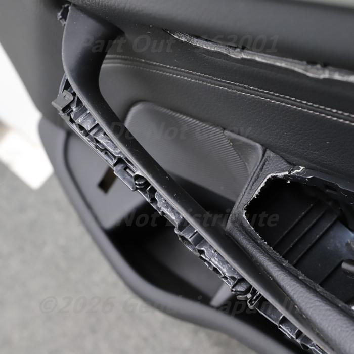 BMW [B-28] G30 523D Mスポーツ 右フロントドアトリム 内張り パネル