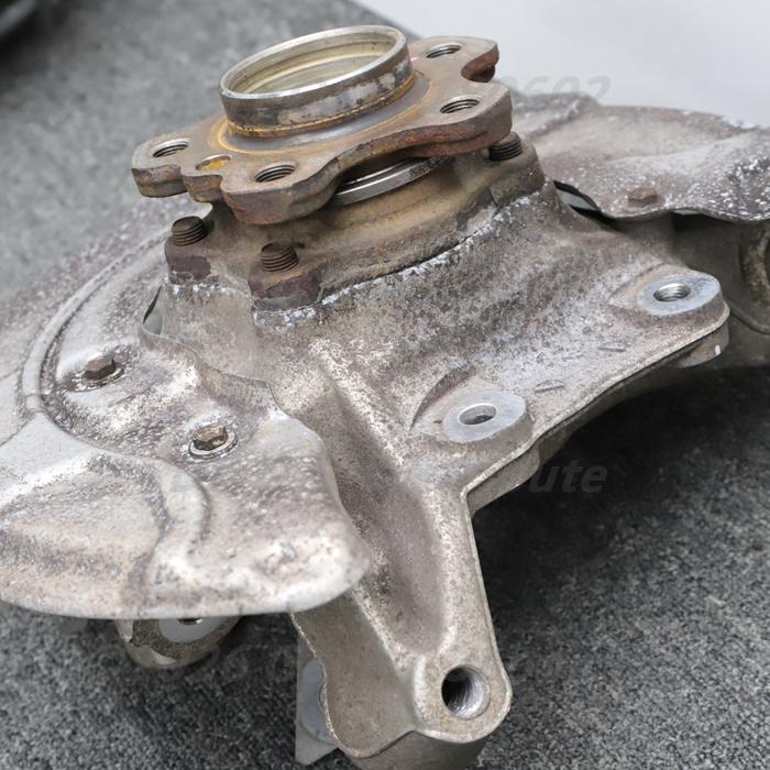 [B-28] G30 523D Mスポーツ 左リア ホイールキャリア ハブ ナックル 33306866335 33406899175 JF20 BMW 中古_4
