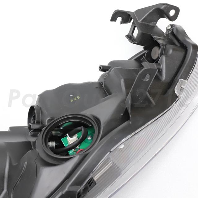 トヨタ（TOYOTA） 【中古】 ハリアー 60 前期 右ヘッドライト LED