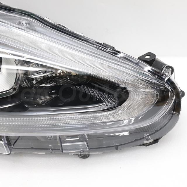 TOYOTAシエンタ ヘッドランプ 本体 81130-52K31 トヨタ（TOYOTA） 【中古】 シエンタ NSP170G 右ヘッドライト 81130