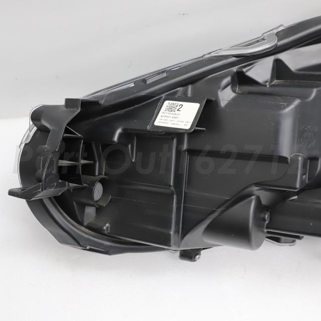 トヨタ（TOYOTA） 【中古】 シエンタ NSP170G 右ヘッドライト 81130