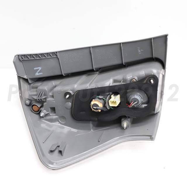 トヨタ（TOYOTA） 【中古】 プリウスα 40 ZVW40W/ZVW41W 前期 右