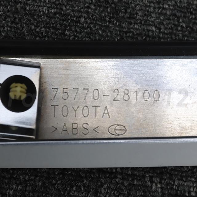 トヨタ（TOYOTA） 【中古】 ノア ZRR80 G's フロントグリル