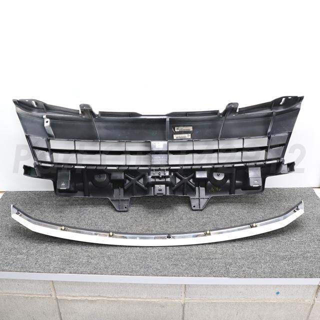80ノア　ラジエーターグリル トヨタ（TOYOTA） 【中古】 ノア ZRR80 G's フロントグリル