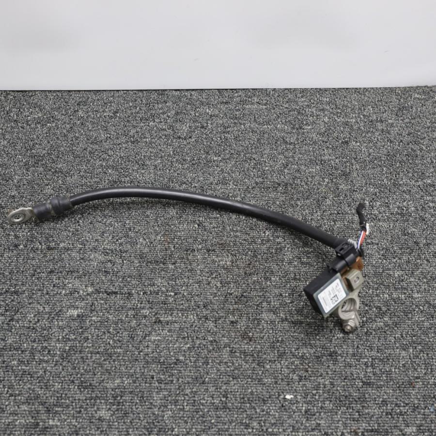 Mercedes-Benz [M-16]ベンツ W205 C200 前期 バッテリーマイナス端子