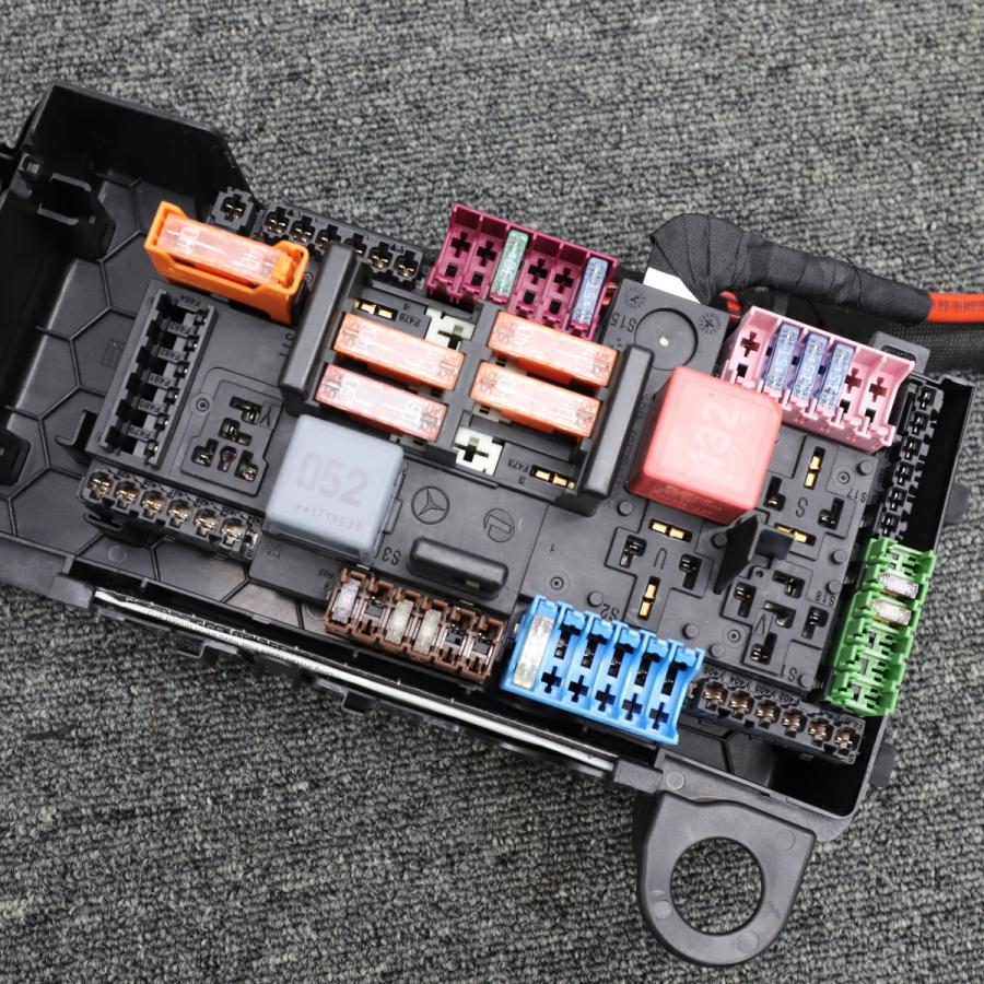 メルセデス ベンツ ギフトボックス セット Mercedes-Benz [M-22]ベンツ W213 E200 ヒューズボックス A2135400414