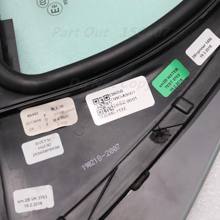 PORSCHE（ポルシェ） [P-16]マカン ターボ 95B 左フロント 三角窓 ドア
