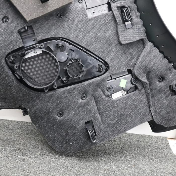 PORSCHE（ポルシェ） [P-17] 992 911 右 クォーターパネルトリム