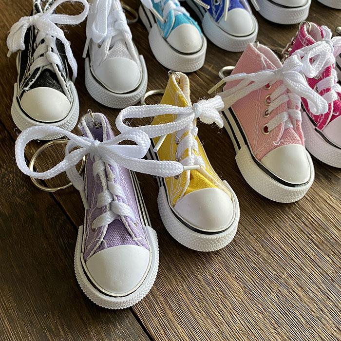 カラフルな靴型キーホルダー スニーカー キーホルダー 全12色 おしゃれ かわいい カラフル 在庫処分