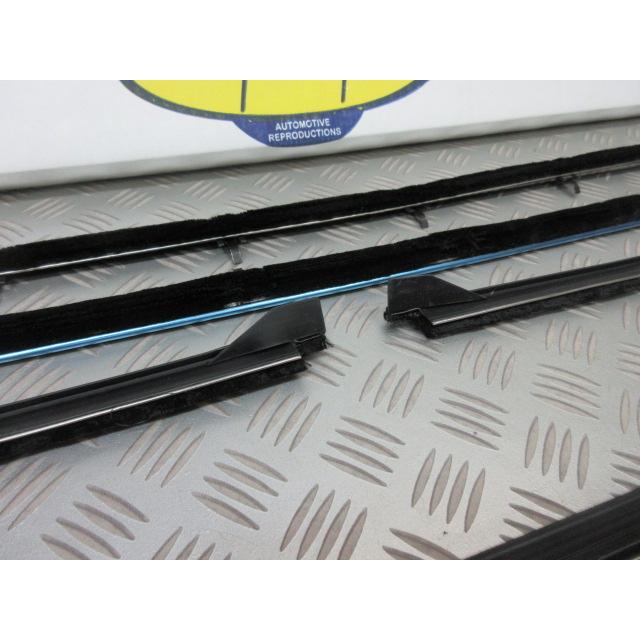 172A 1968-1969 カマロ Firebird ドア ウインドベルトモール ウインド