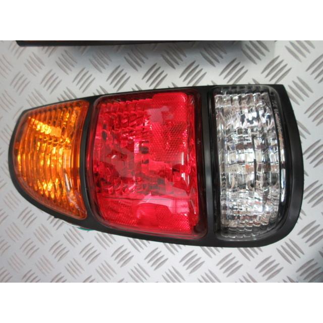 タンドラ　純正テールランプ 左右セット 赤 クリア 689Tun.2000-2006 US トヨタ タンドラ テールランプ 左右set 純正OEM