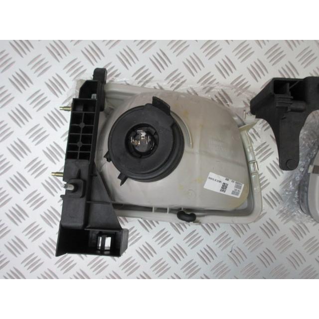 682Tacoma 2001-2004 US トヨタ タコマ ヘッドライト 左右pr 純正OEM