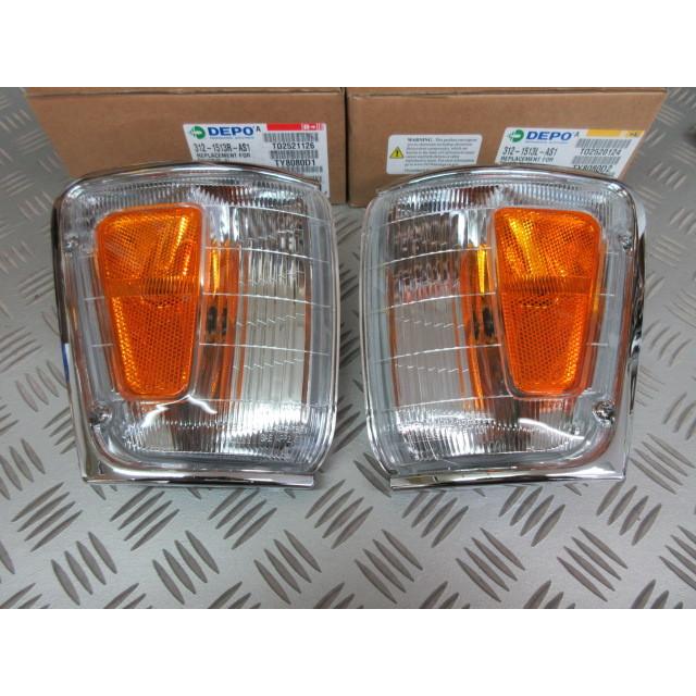 80ハイラックスUSクリアテールレンズTYC製