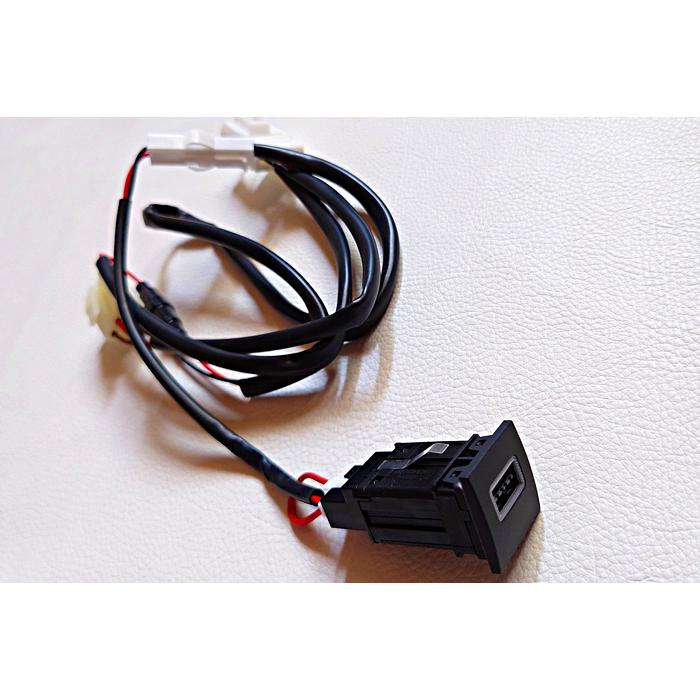 VW ゴルフ6 / ゴルフ5 / シロッコ コンソール用 USB増設キット スマホ充電 GOLF6/GOLF5/Scirocco | フォルクスワーゲン | 03