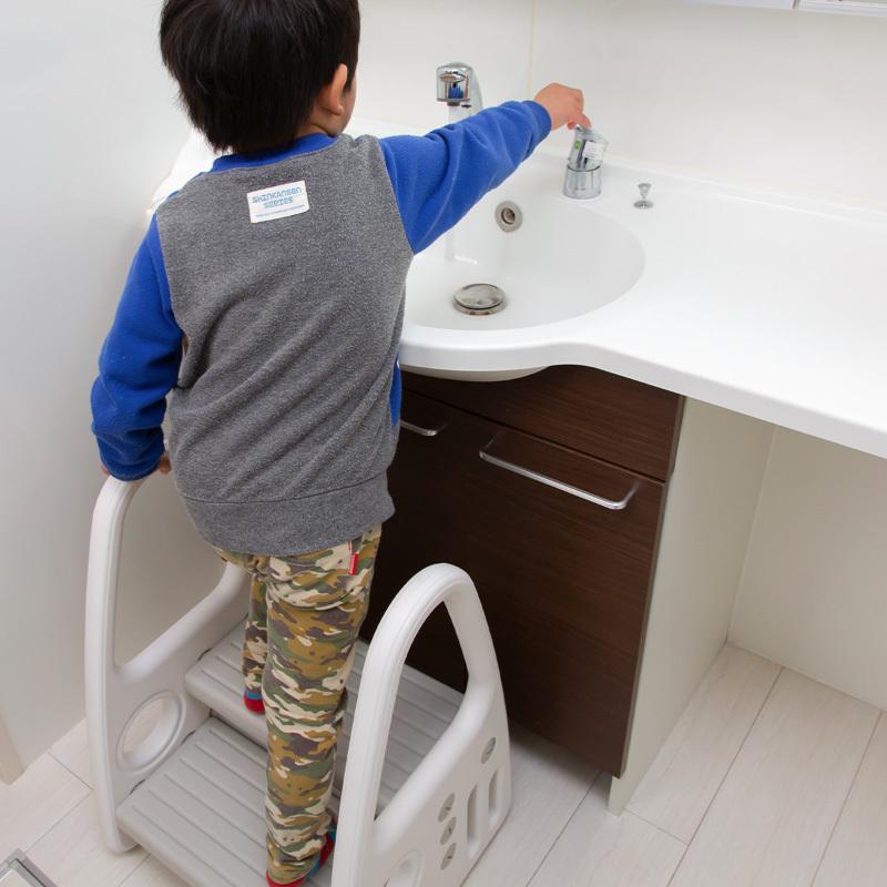 送料無料 踏み台 子供 2段 ステップ台 おしゃれ 手すり付き ステップ スツール 軽量 プラスチック 滑り止め 洗面所 手洗い トイレトレーニング :83636:ジージーバンク ヤフー店 - 通販 - Yahoo!ショッピング 送料無料 踏み台 子供 2段 ステップ台 おしゃれ 手すり付き ステップ スツール 軽量 プラスチック 滑り止め 洗面所 手洗い トイレトレーニング :83636:ジージーバンク ヤフー店 - 通販 - Yahoo!ショッピング